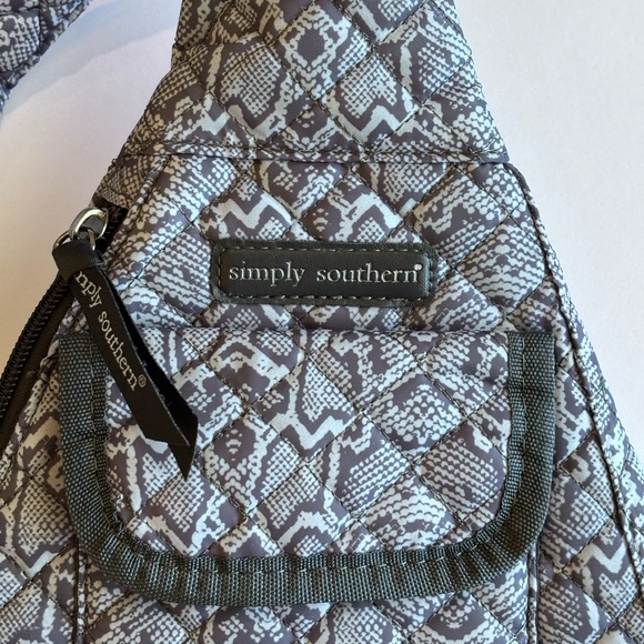 Simply Southern Sling Bag Backpack Purse Black Gray Pattern NWOT - Picture 3 of 12